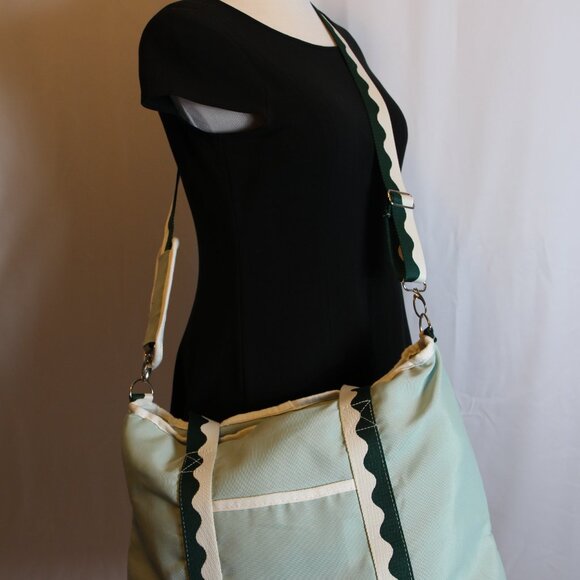 Business & Pleasure The Holiday Cooler Tote Bag - Rivie Green - Picture 7 of 7